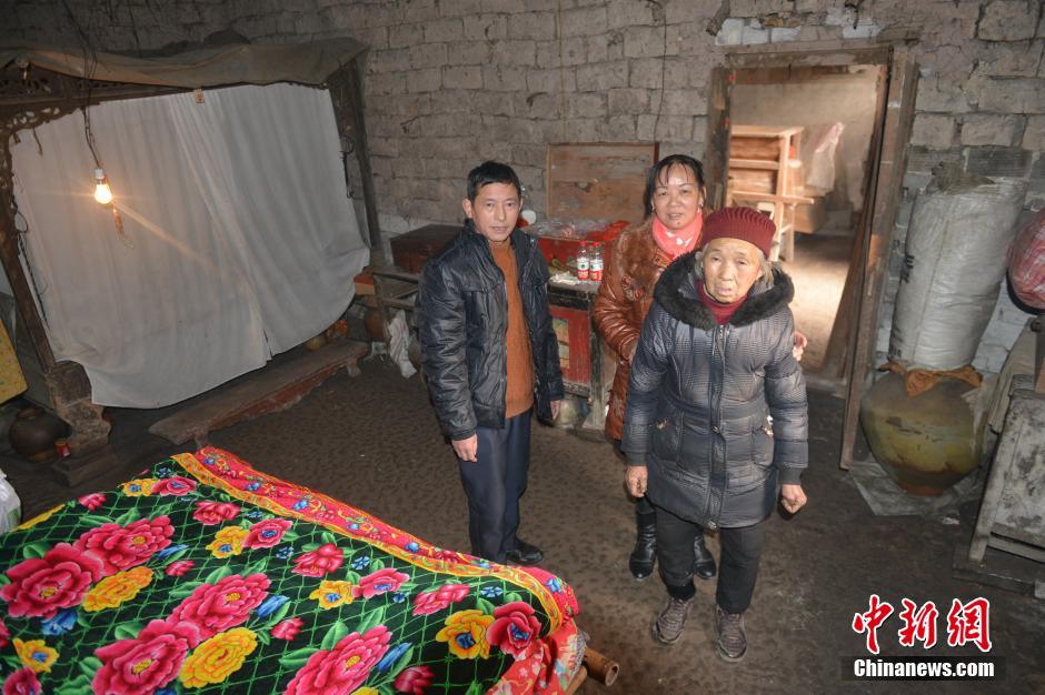 Após 28 anos, casal de imigrantes volta para casa para celebrar Ano Novo Chinês