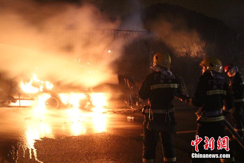 Incêndio num caminh?o provoca a morte de 300 ovelhas