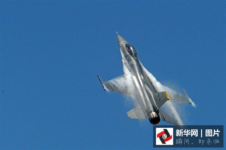 Singapura realiza exposi??o aérea internacional