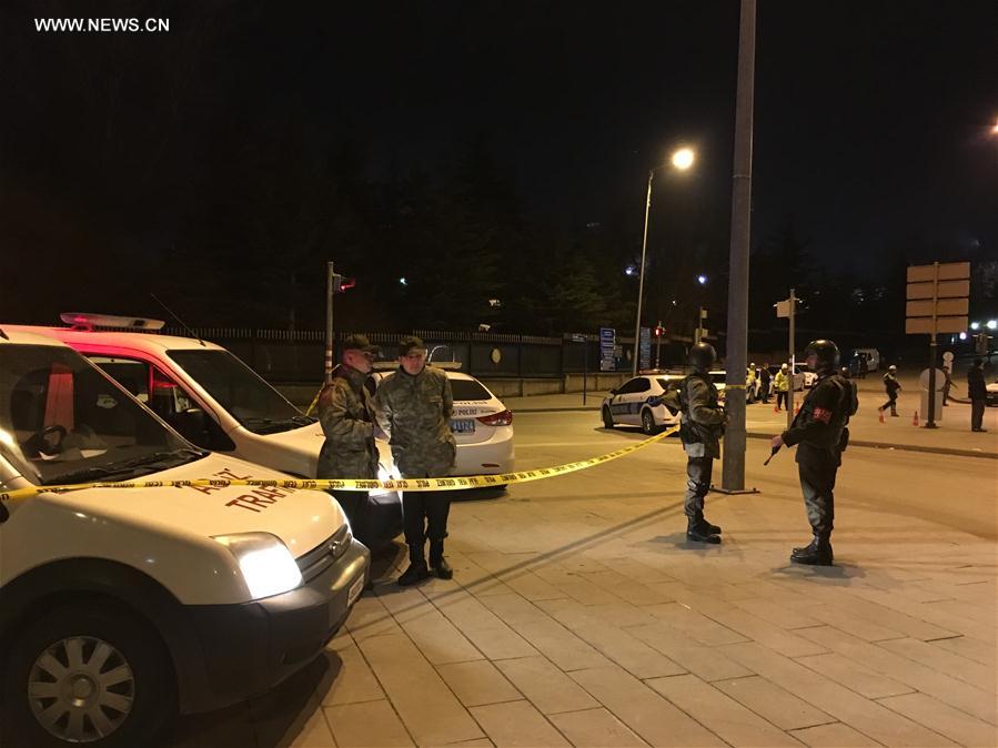 Explos?o de carro-bomba causa 28 mortos na capital da Turquia