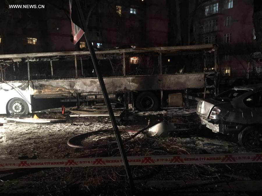 Explos?o de carro-bomba causa 28 mortos na capital da Turquia