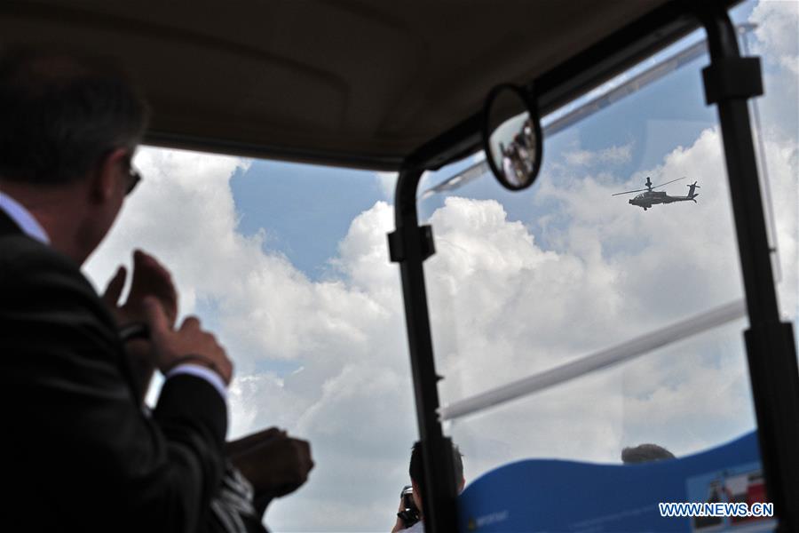 Singapura realiza exposi??o aérea internacional