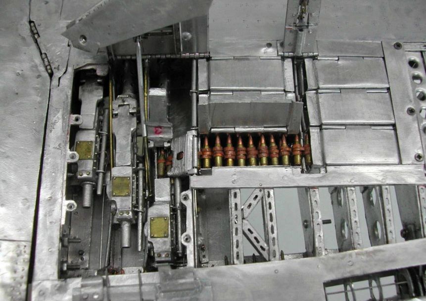 Dentista reformado constrói modelos fiéis de ca?as da Segunda Guerra Mundial em ponto pequeno