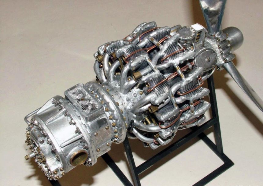 Dentista reformado constrói modelos fiéis de ca?as da Segunda Guerra Mundial em ponto pequeno