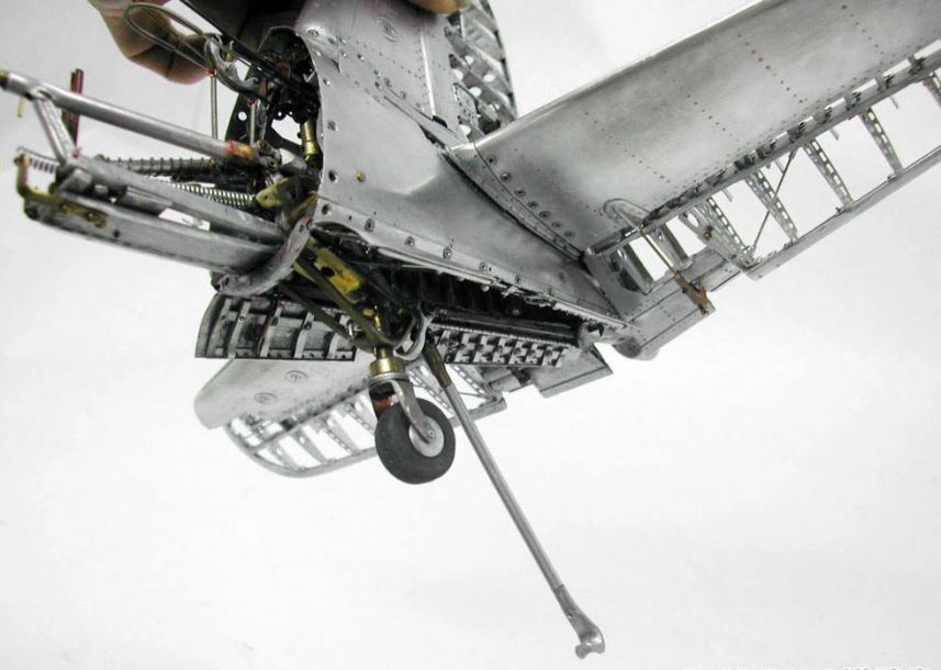 Dentista reformado constrói modelos fiéis de ca?as da Segunda Guerra Mundial em ponto pequeno