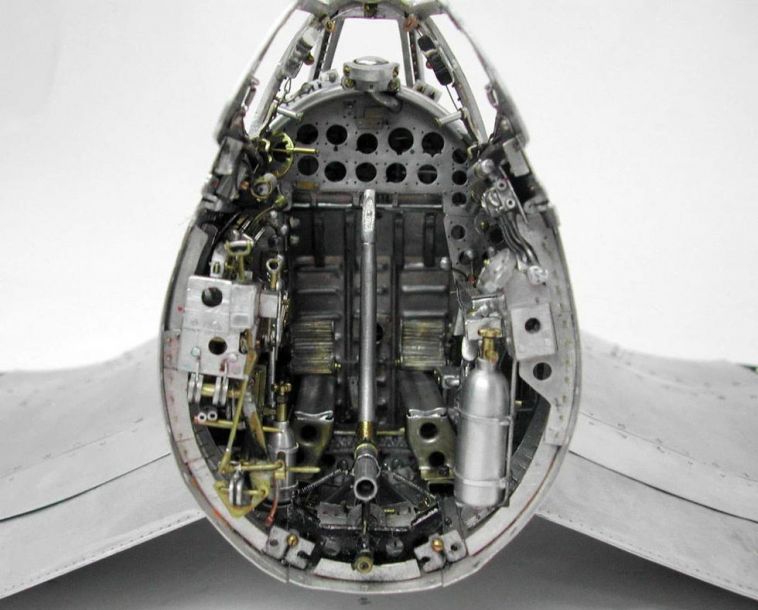 Dentista reformado constrói modelos fiéis de ca?as da Segunda Guerra Mundial em ponto pequeno