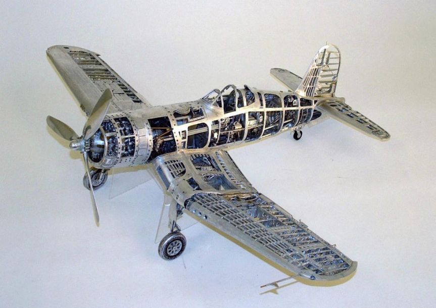 Dentista reformado constrói modelos fiéis de ca?as da Segunda Guerra Mundial em ponto pequeno