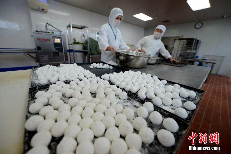 Galeria: Processo de produ??o das refei??es servidas a bordo dos avi?es