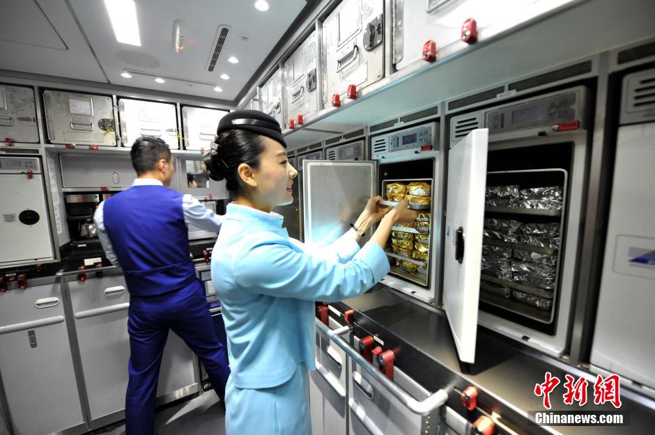 Galeria: Processo de produ??o das refei??es servidas a bordo dos avi?es