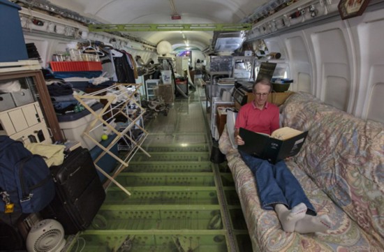 Americano requalifica avi?o inutilizado tornando-o numa habita??o completa