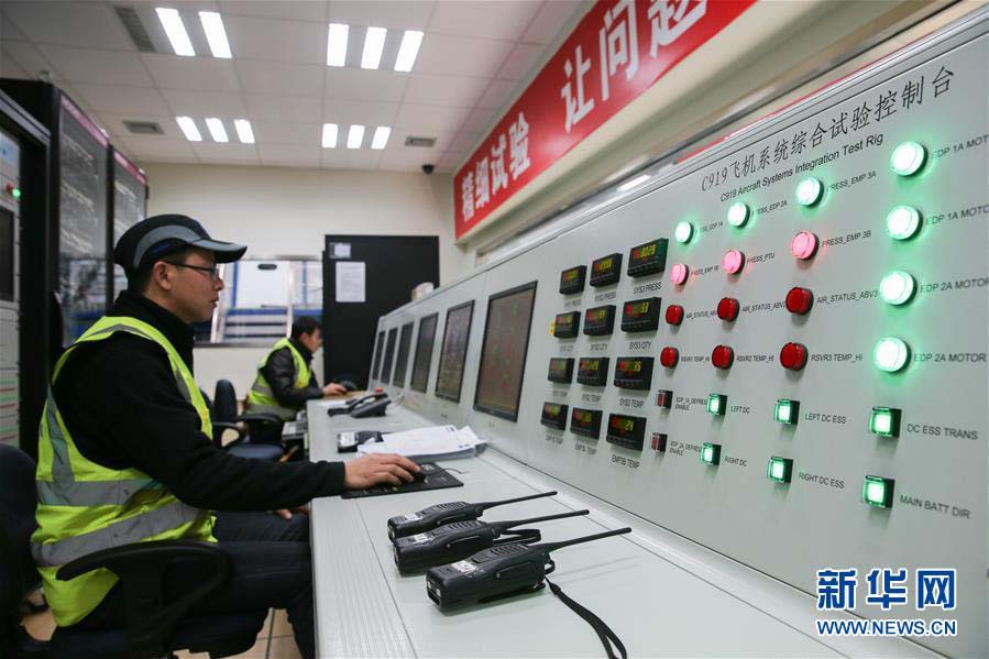 Avi?o de passageiros de fabrica??o chinesa fará voo inaugural em 2016