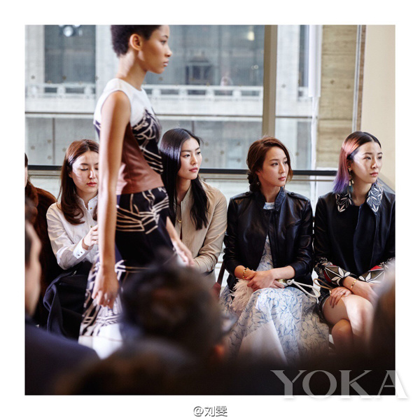 Diferentes looks da modelo Liu Wen