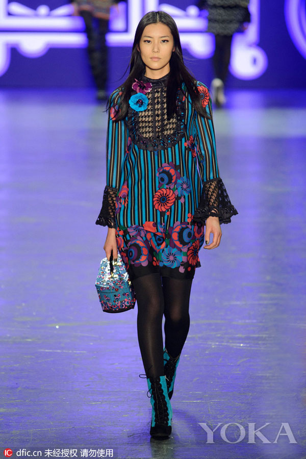 Diferentes looks da modelo Liu Wen