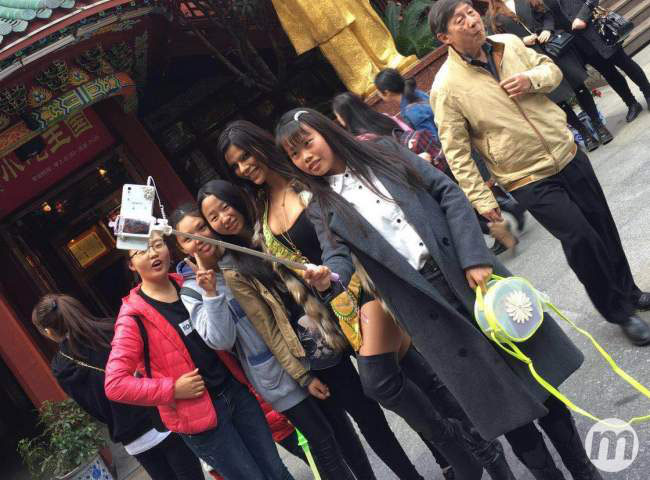 Miss Bumbum brasileira participa de programa na TV chinesa