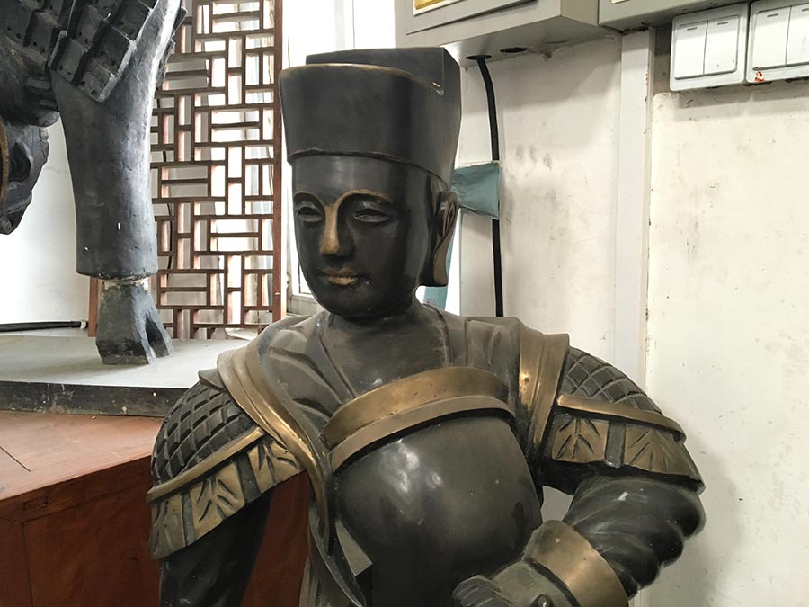 Escultor americano influenciado por 30 anos passados na China