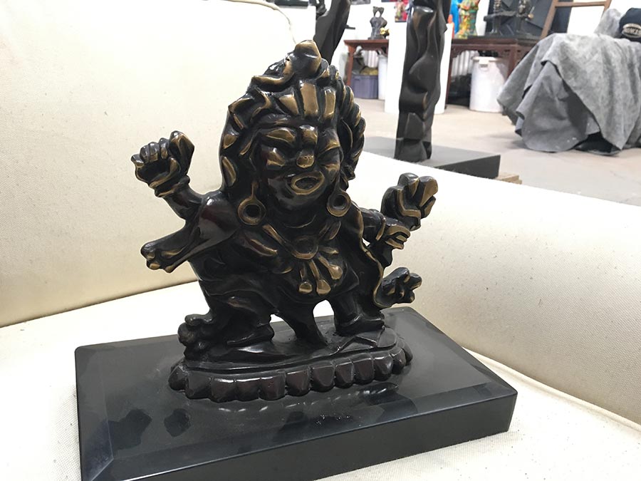 Escultor americano influenciado por 30 anos passados na China