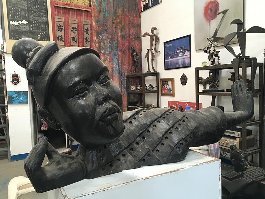 Escultor americano influenciado por 30 anos passados na China