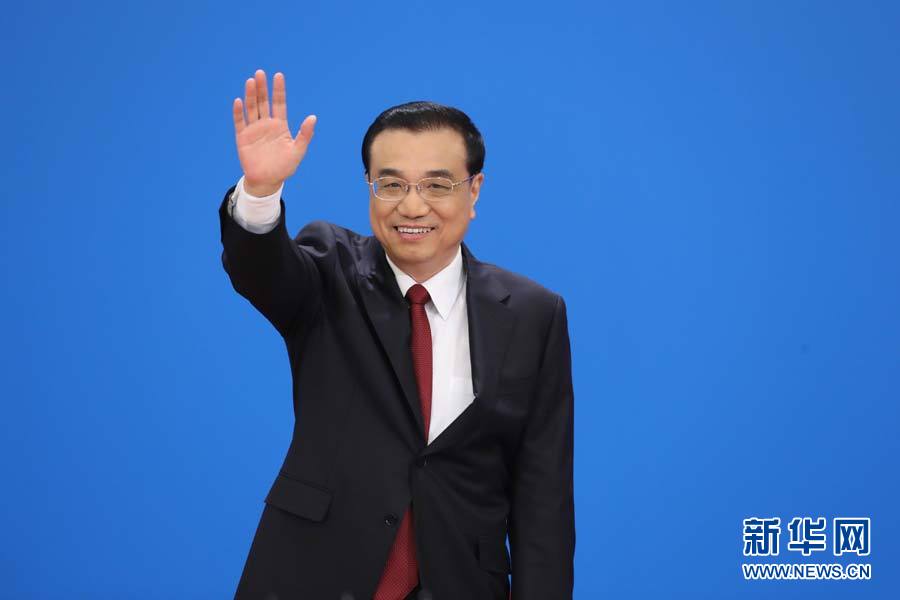 Fotos: Li Keqiang concede entrevista coletiva à imprensa no final da APN