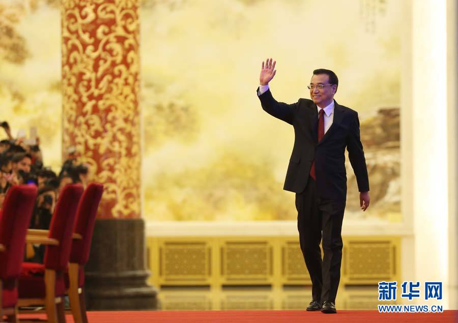 Fotos: Li Keqiang concede entrevista coletiva à imprensa no final da APN