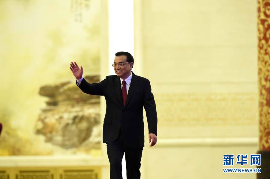 Fotos: Li Keqiang concede entrevista coletiva à imprensa no final da APN
