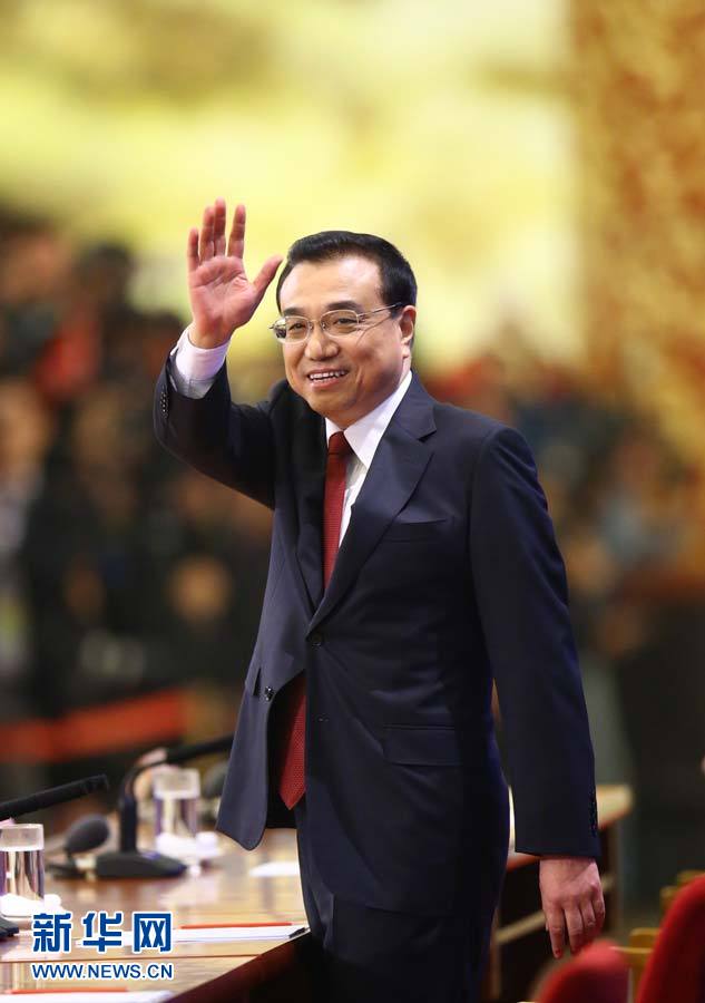 Fotos: Li Keqiang concede entrevista coletiva à imprensa no final da APN