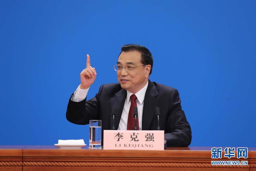 Fotos: Li Keqiang concede entrevista coletiva à imprensa no final da APN