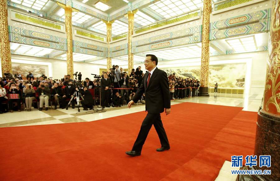 Fotos: Li Keqiang concede entrevista coletiva à imprensa no final da APN