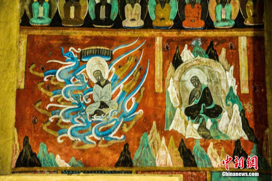 Afrescos modernos aparecem nas Grutas Mogao