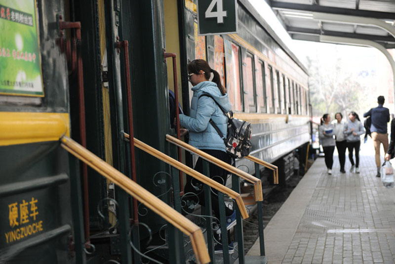 Insólito: Vag?es de trem servem de cantina em uma universidade chinesa