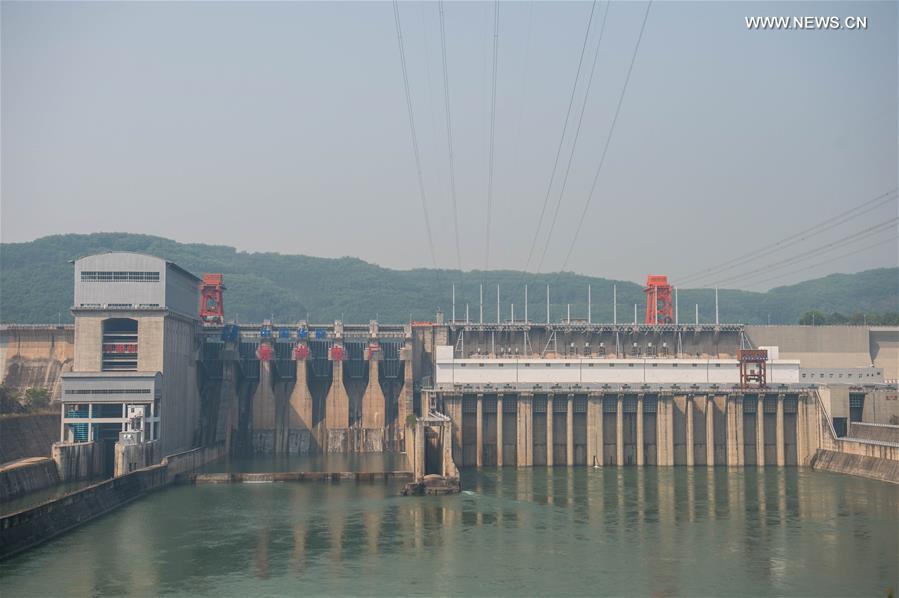 China lan?a abastecimento de água de emergência para países afetados pela seca do rio Mekong