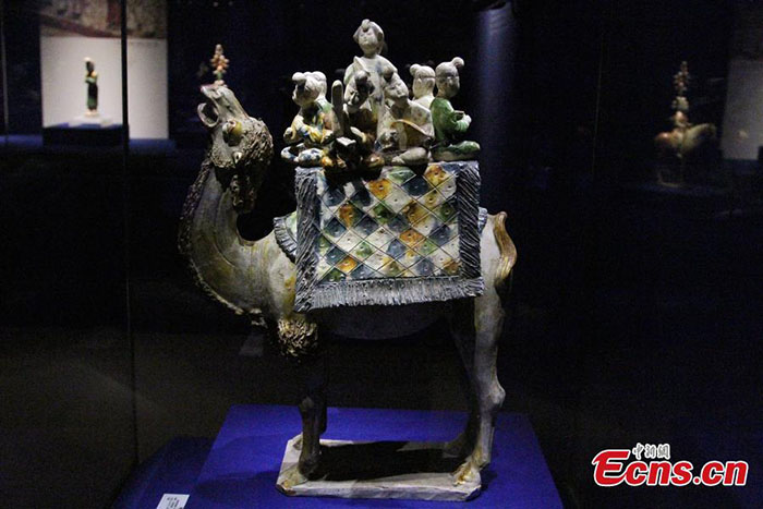 Ceramica rara da Dinastia Tang é exibida no noroeste da China