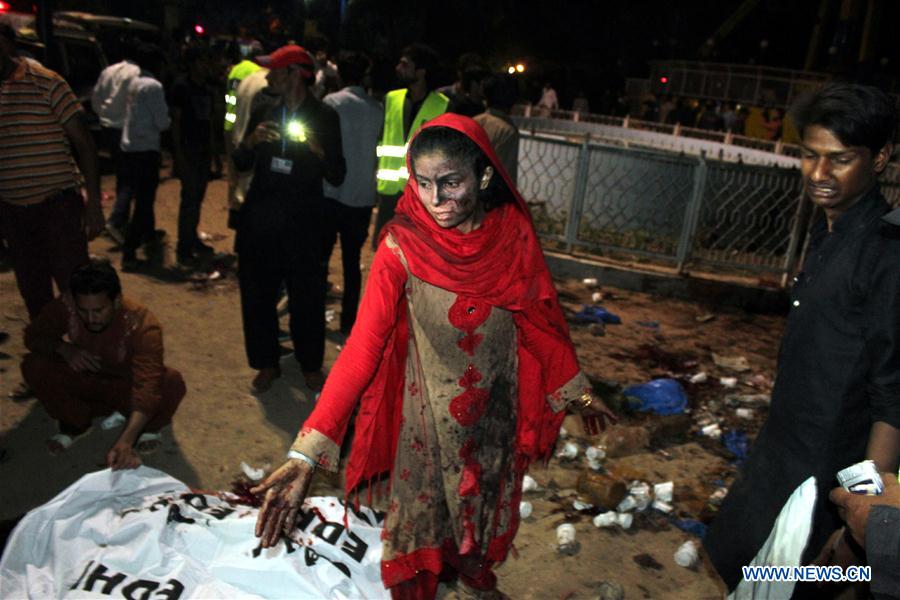 Atentado bombista causa 69 mortos no Paquist?o