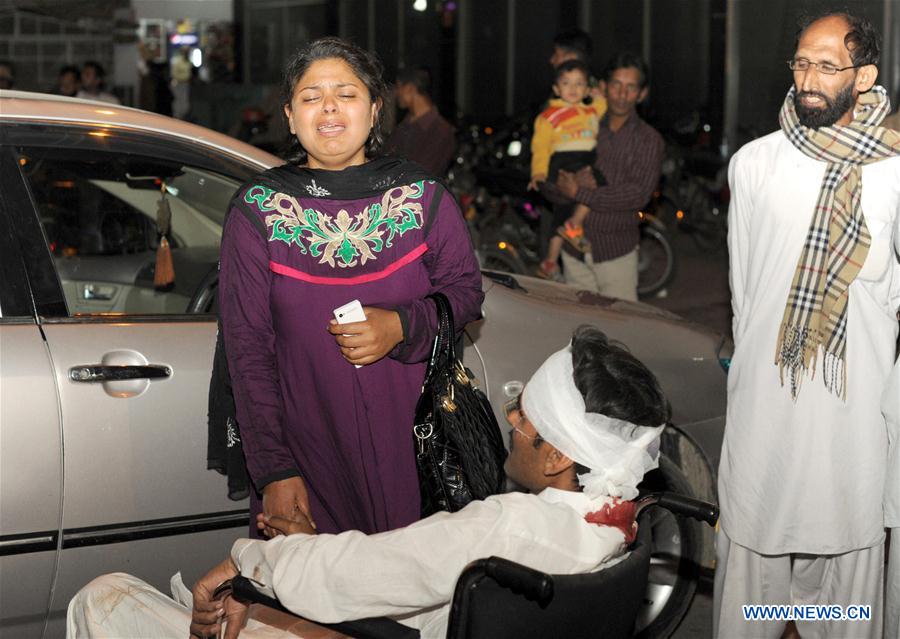 Atentado bombista causa 69 mortos no Paquist?o