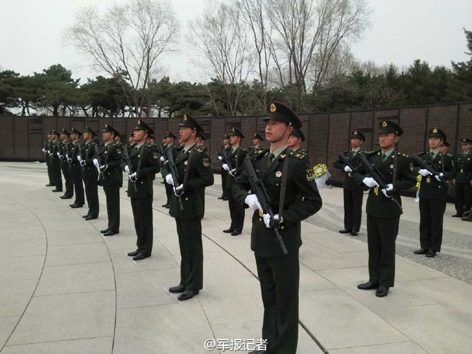 China realiza cerim?nia de enterro de restos mortais de soldados regressados da Coreia do Sul