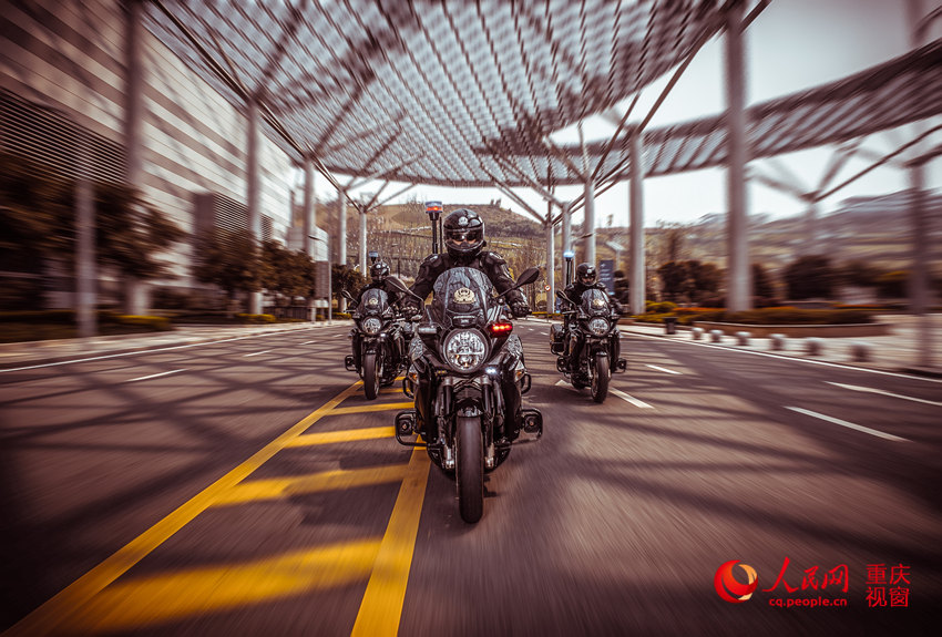 Equipa SWAT de Chongqing publica galeria de fotografias das opera??es de treinamento