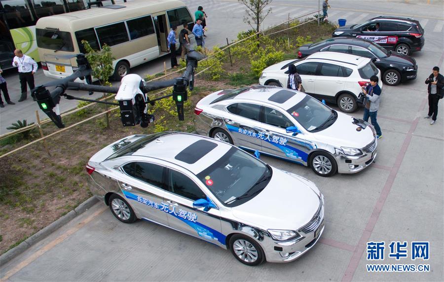 Carros chineses sem motorista come?am teste de viagem de longa distancia