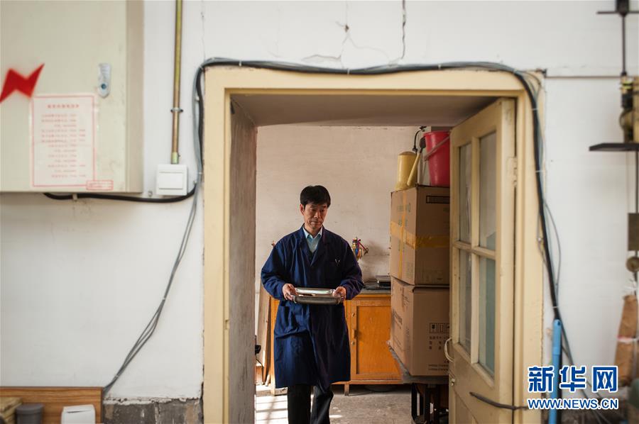 Técnico de relógios testemunha ciclo de gera??es na Cidade Proibida