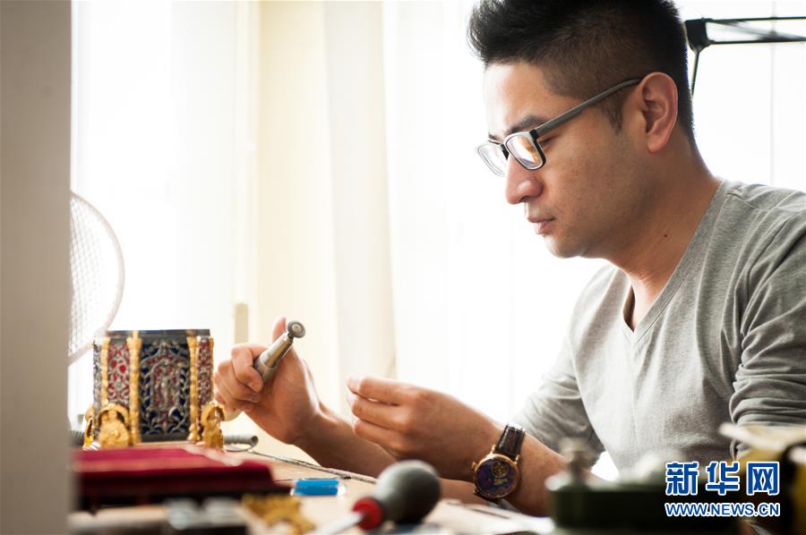 Técnico de relógios testemunha ciclo de gera??es na Cidade Proibida