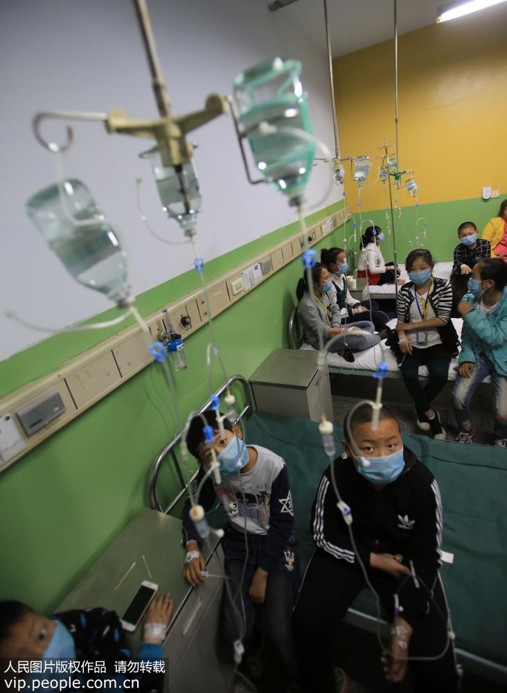 Vazamento de gás de cloro intoxica dezenas de alunos na China