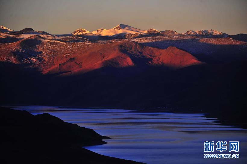 Fotos de nudismo em lago sagrado no Tibete gera polêmica na internet