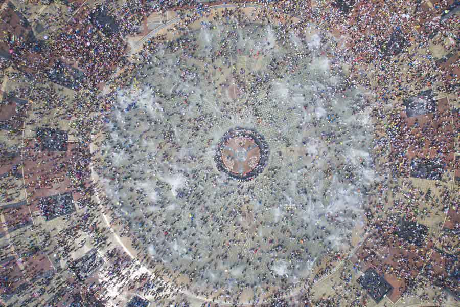 Etnia Dai celebra o Festival de aspers?o de água em Yunnan