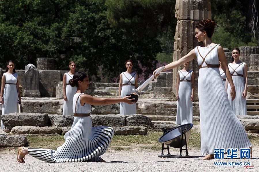 Chama dos Jogos do Rio acesa no local de origem da olimpíada