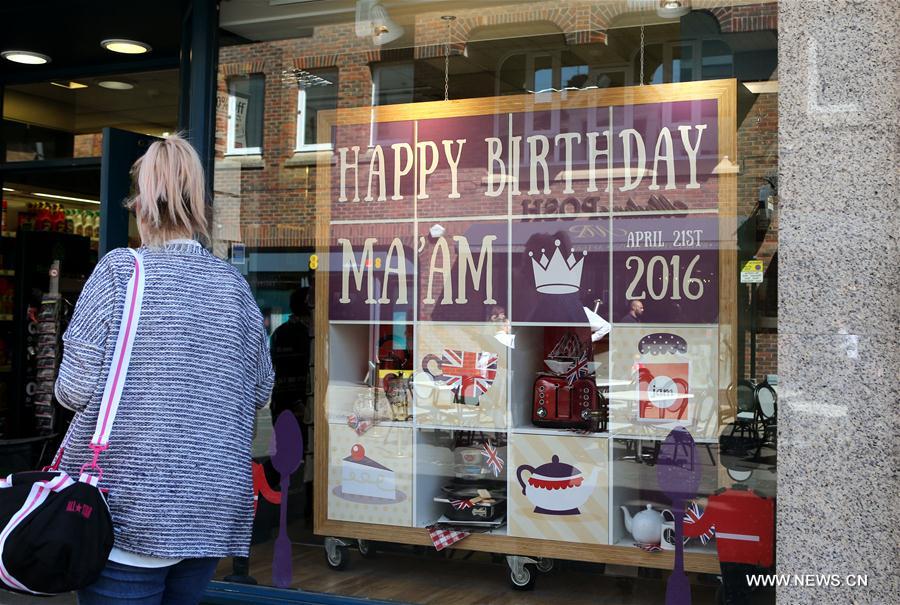 90o aniversário da rainha britanica Elizabeth II celebrado em Londres