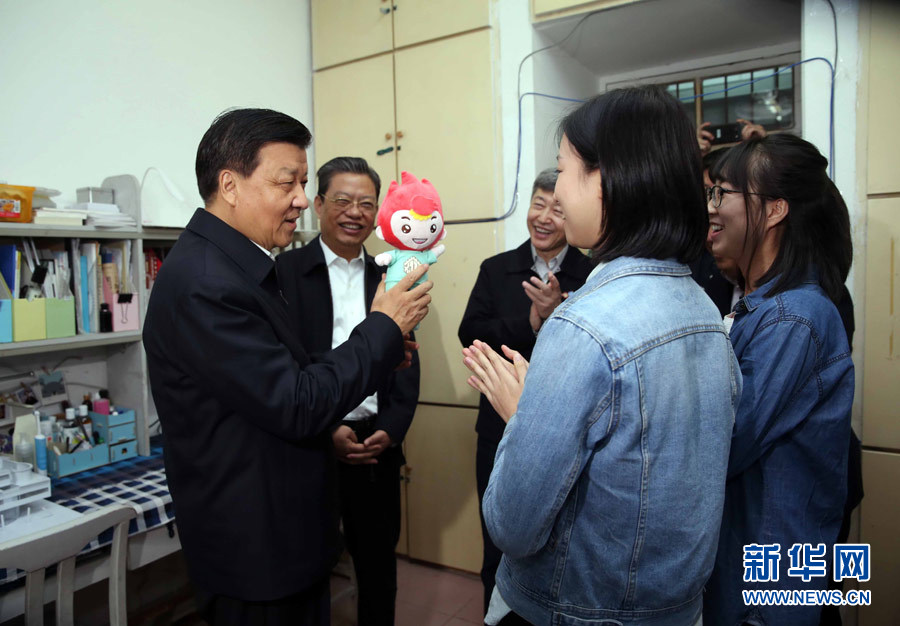 Alto líder chinês destaca constru??o do Partido em nível de comunidade