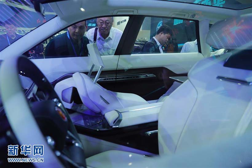 Carros conectados e movidos a novas energias s?o destaques na Auto China 2016