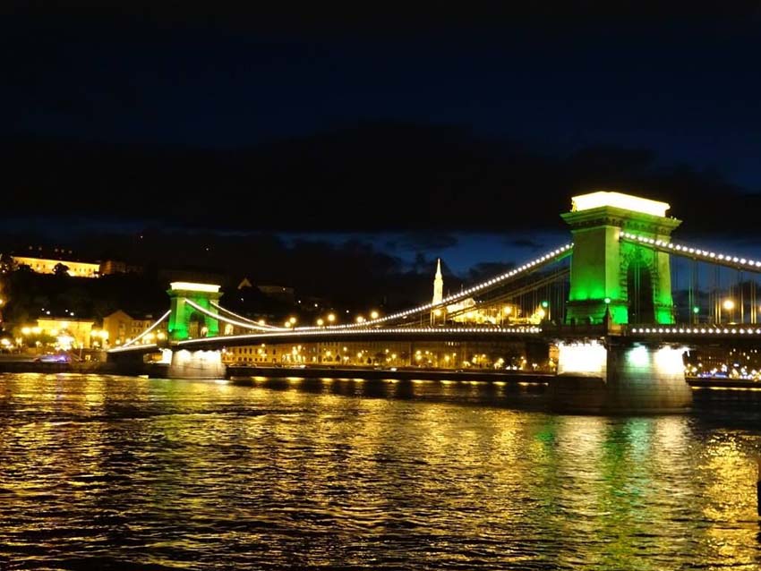 Monumentos ao redor do mundo marcam contagem de 100 dias para as Olimpíadas