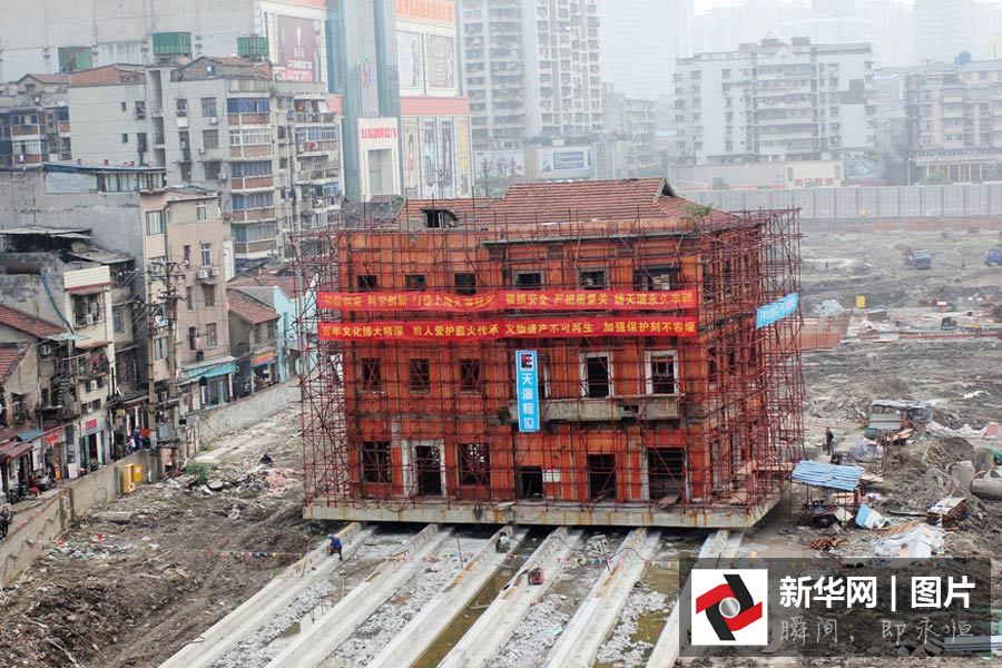 70 metros ao longo de 10 dias: Wuhan assiste à traslada??o de edifício centenário