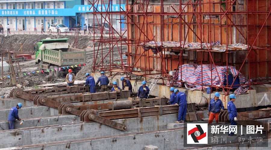 70 metros ao longo de 10 dias: Wuhan assiste à traslada??o de edifício centenário