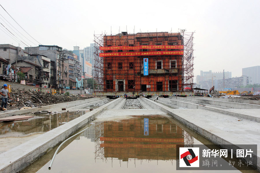70 metros ao longo de 10 dias: Wuhan assiste à traslada??o de edifício centenário