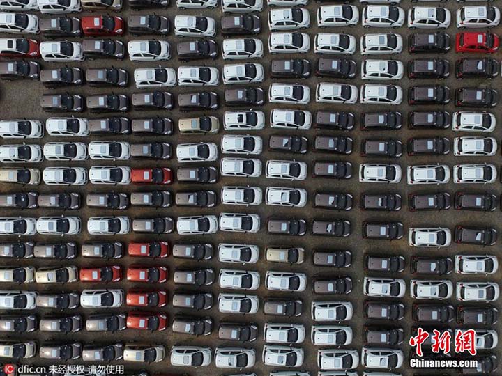 Carros movidos a novas energias assemelham-se a  “códigos bidimensionais” em fotos aéreas